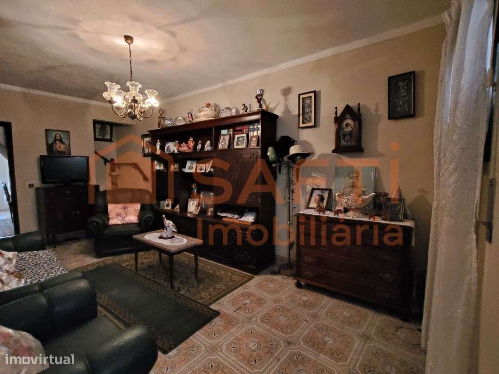 MORADIA T3 COM GARAGEM, TERRAÇO, ANEXOS E TERRENO. - Grande imagem: 4/42