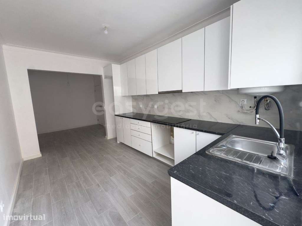 Espetacular Apartamento T3 com logradouro em Amora-0