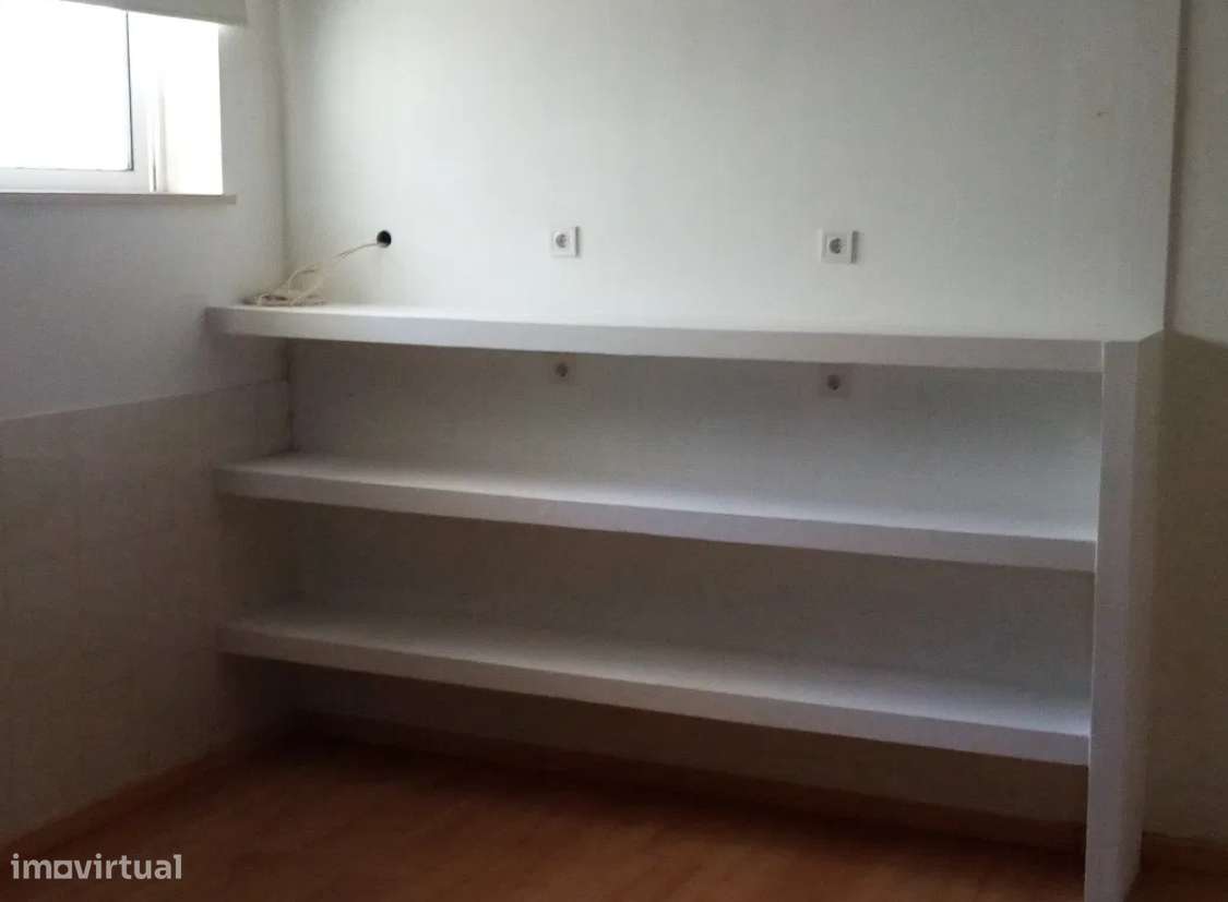 Escritório com 120m2 80.000 €-4