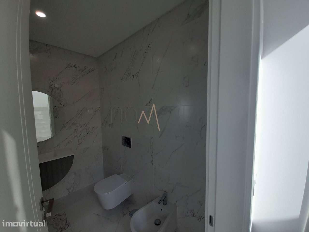 Fantástica moradia localizada no bairro de Valadares, Seixal-17