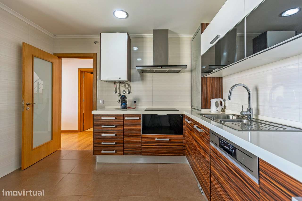 Moradia T3 piscina terraço vista mar e vila de Sesimbra-12