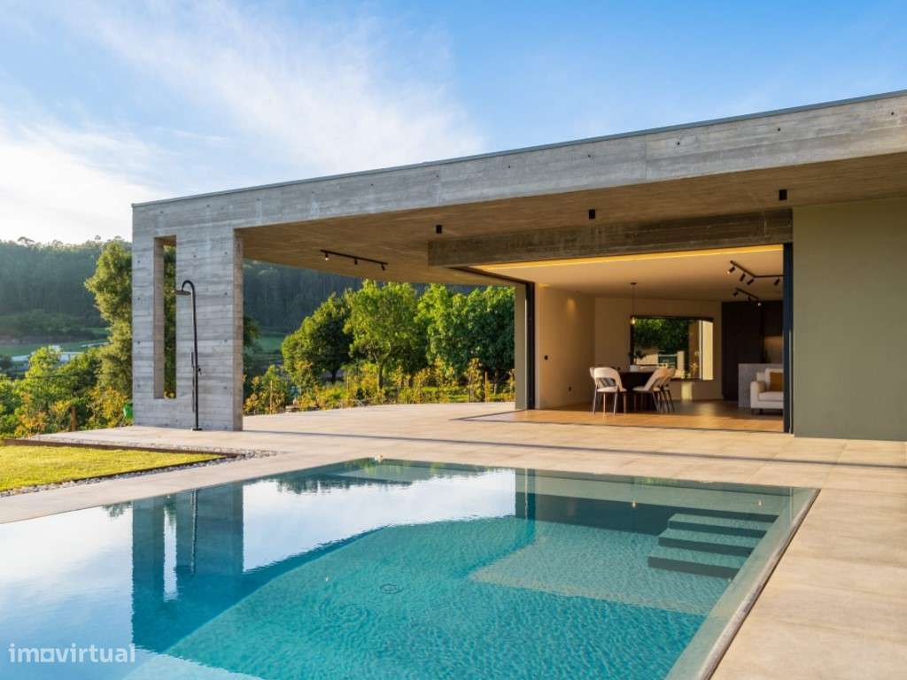 Moradia Térrea com Piscina Infinita e Vista Panorâmica sobre o Vale-5