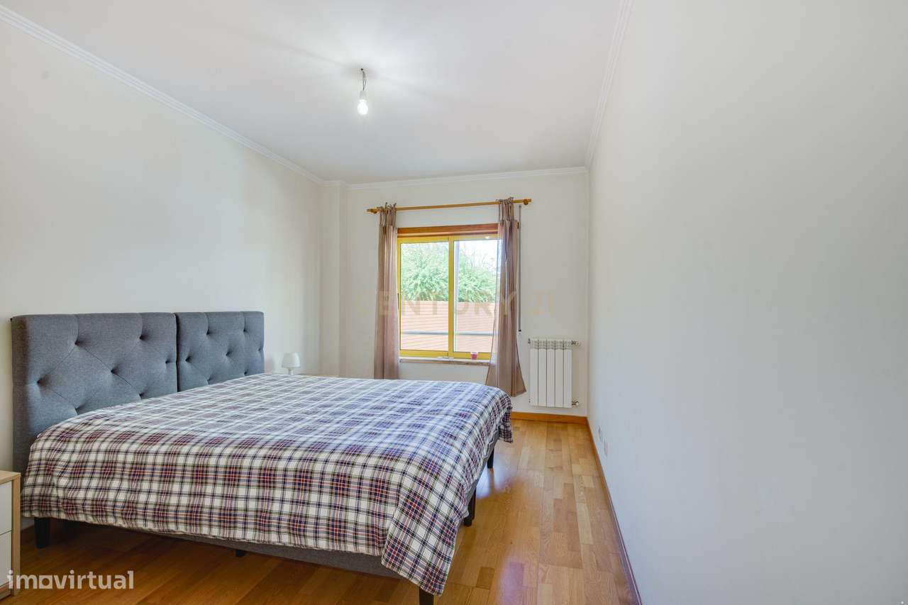 Apartamento T2 com Varanda em Loures - Oportunidade Única!-13