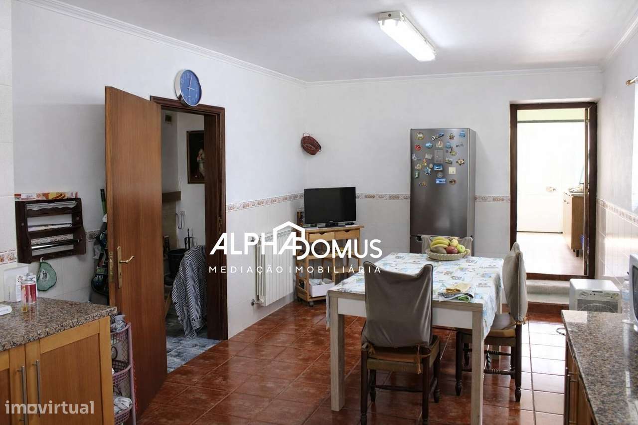 Moradia isolada com piscina, anexo e terreno, em Barosa.-31