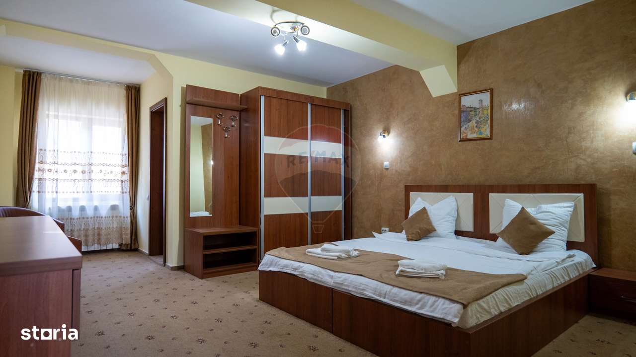 Oferta - vanzare pensiune 10 camere si casa de vacanta, Slanic Prahova - Imagine principală: 4/20