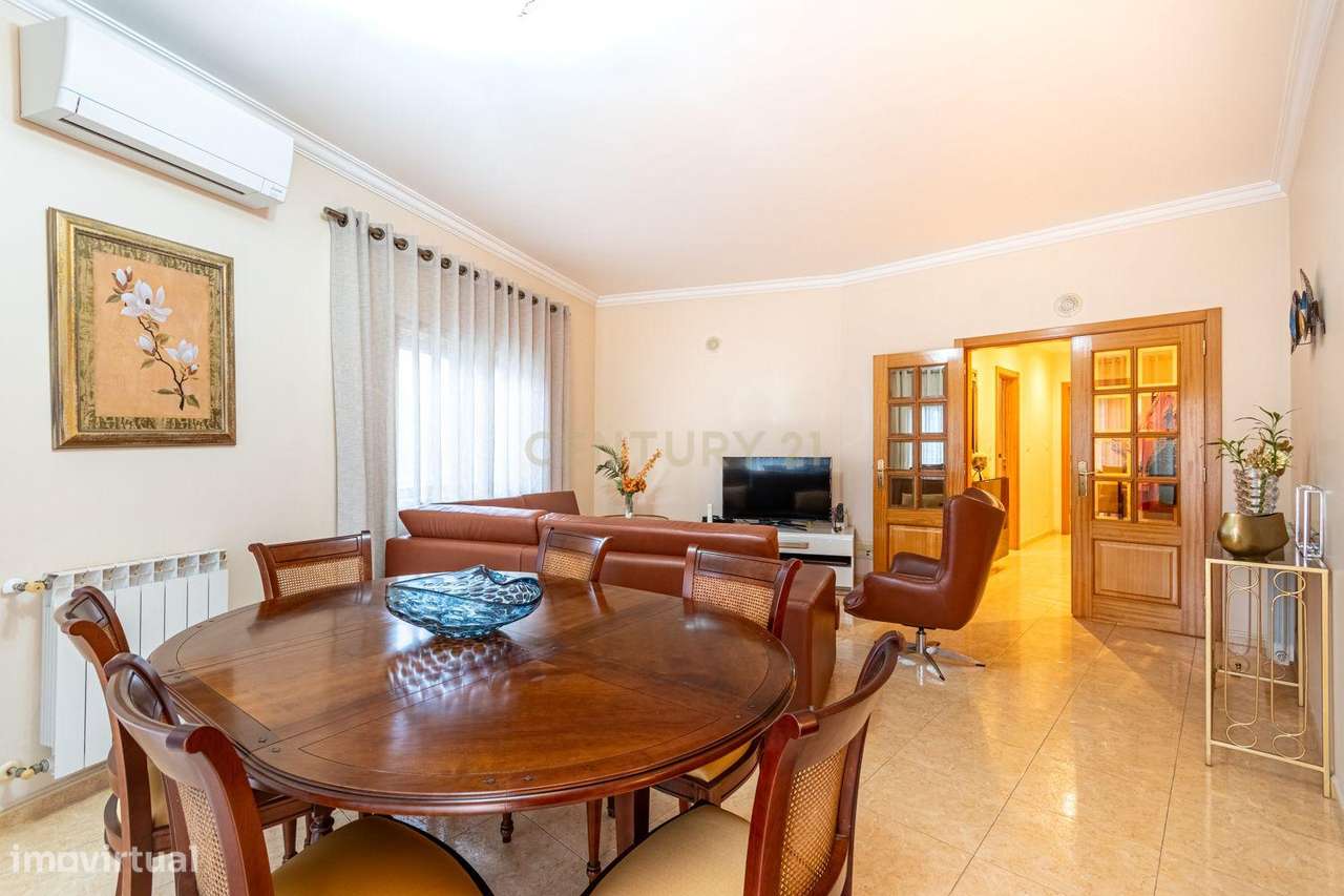 T3 com duas varandas na Rua Pulido Valente Colinas do Cruzeiro-14