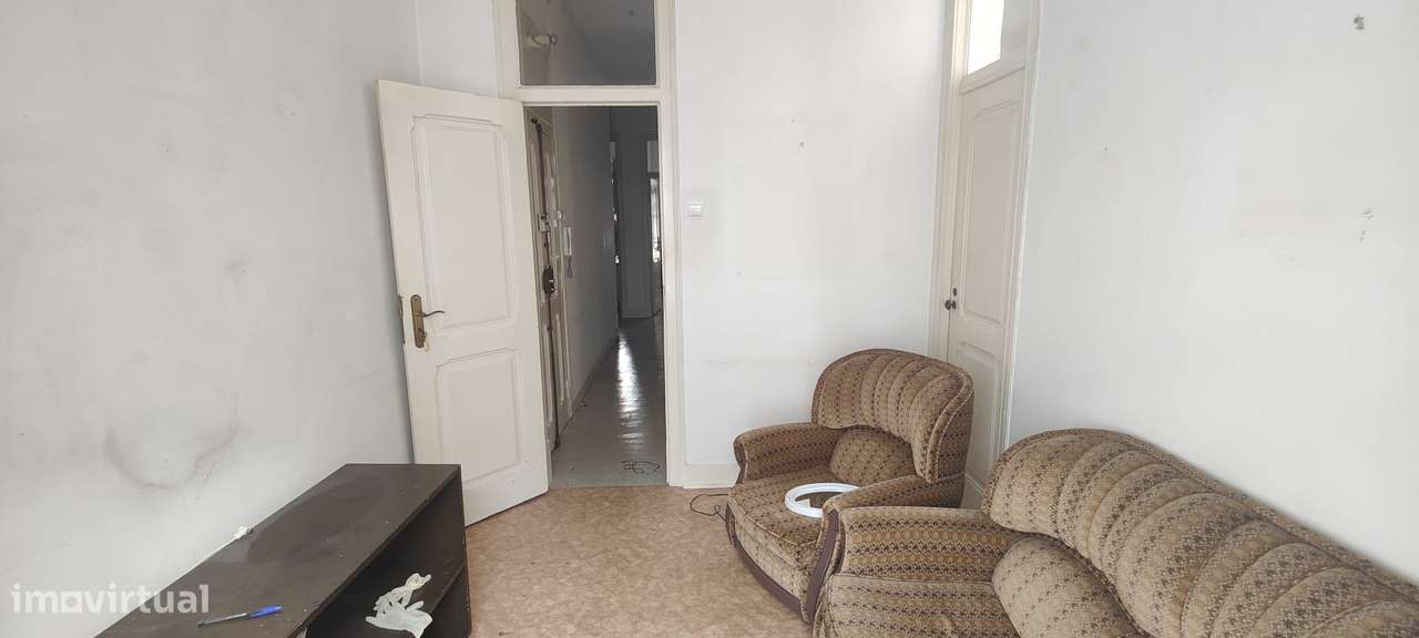 APARTAMENTO T-3 RUA TOMÁS RIBEIRO PARA REMODELAÇÃO TOTAL-19