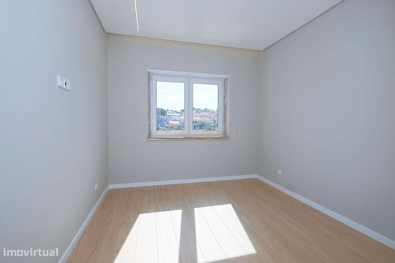 Apartamento T3 Totalmente Renovado | Estoril | Junto aos Salesianos-11