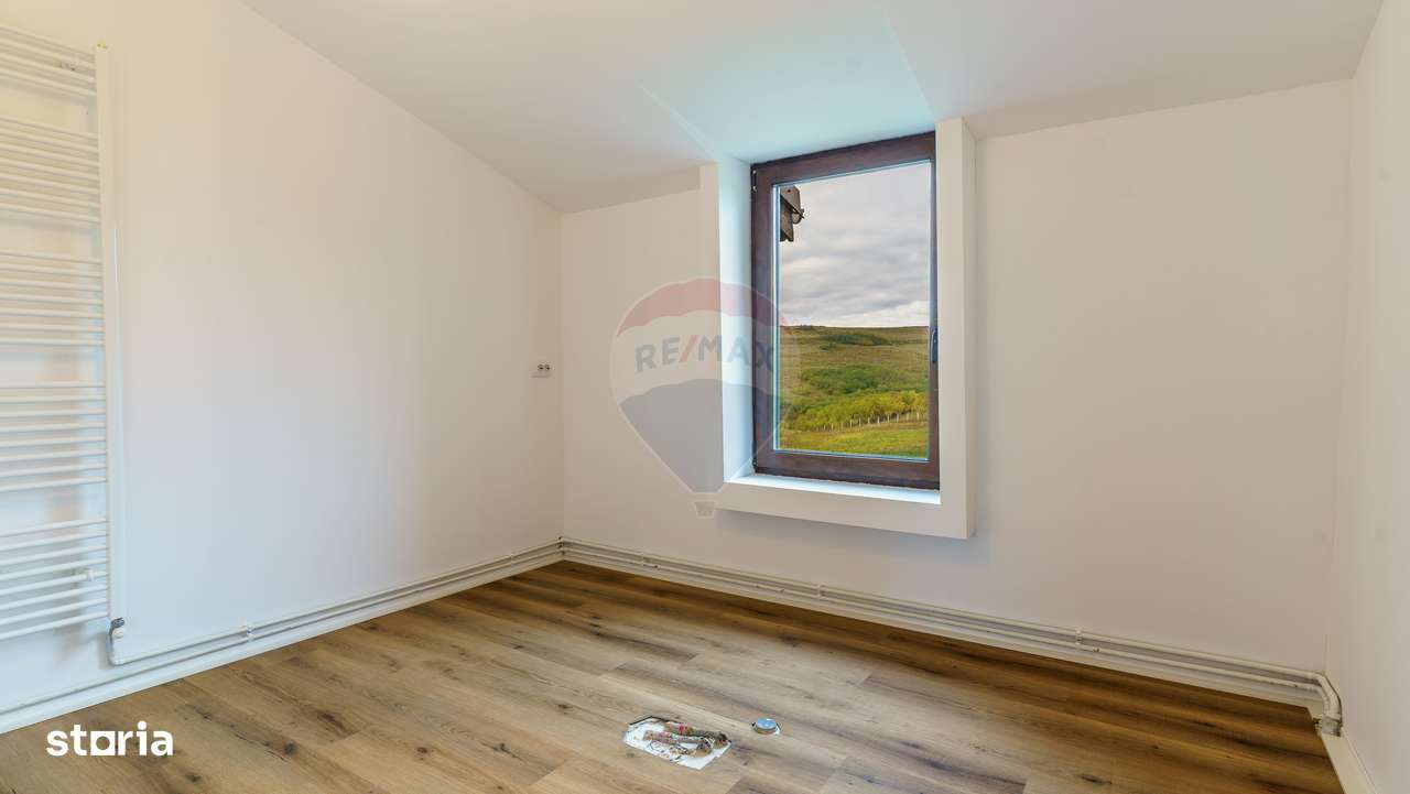 Teren 9.4 ha extravilan + casa 230 mp, COMISION 0%-11