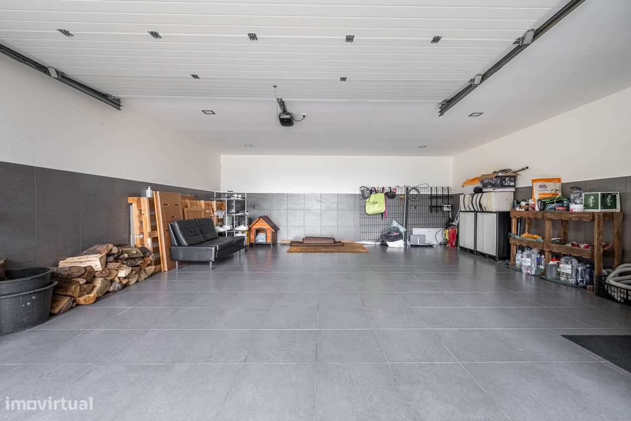 Moradia T4 com Rooftop Panorâmico e Piscina Privativa em GUIMARÃES-42