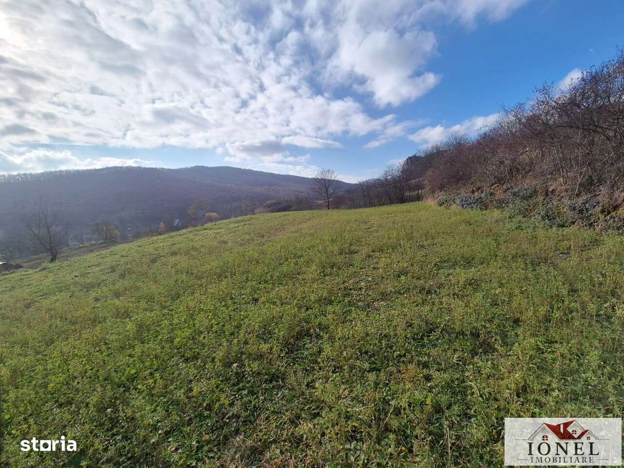 Vanzare teren in Ampoita-4
