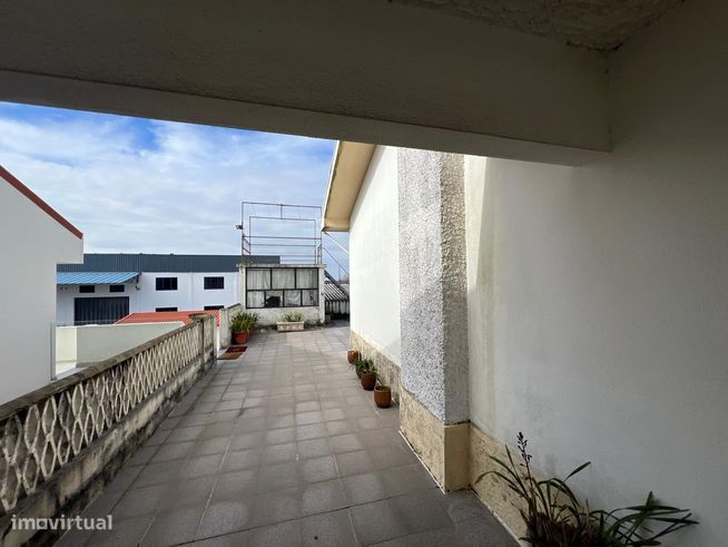 Moradia T 3 com armazém no rés/chão-9
