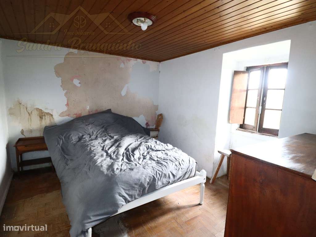 Moradia T3 com garagem e terreno 4120m2-43