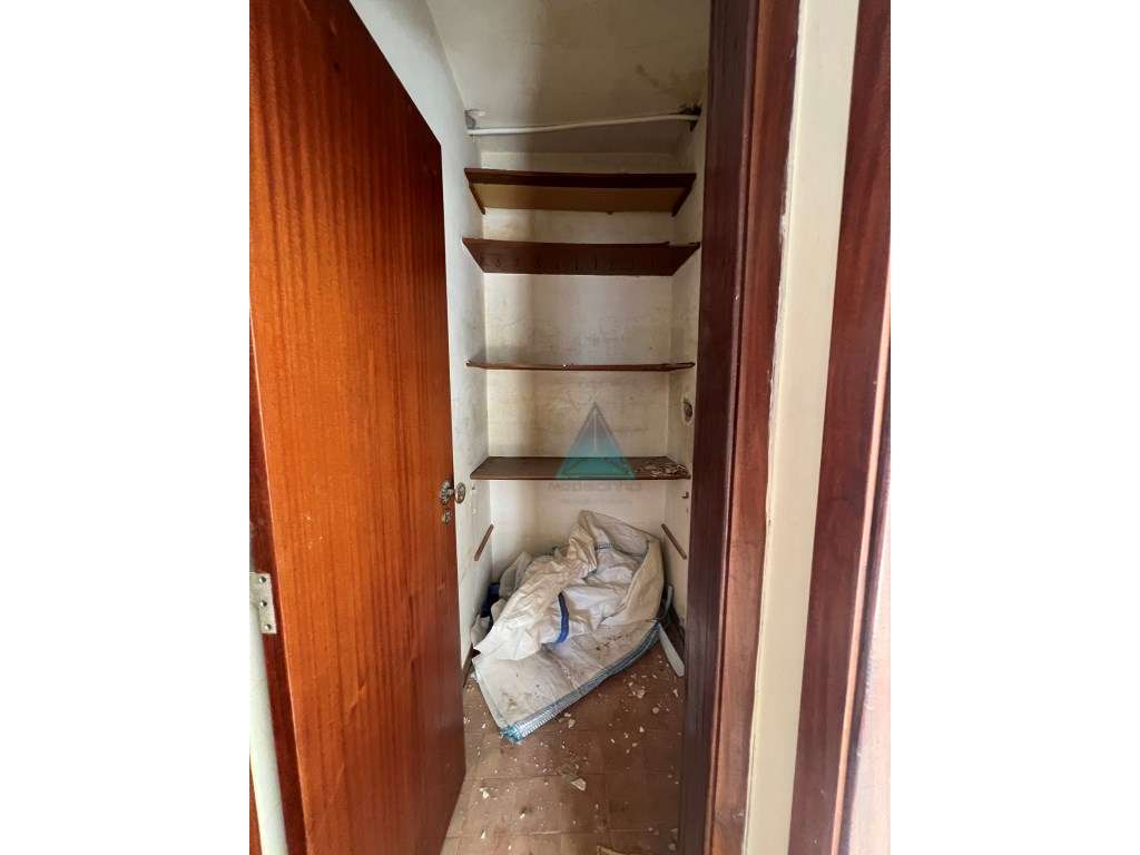 Apartamento T3 Semi-Remodelado na Arrentela 2º andar-5