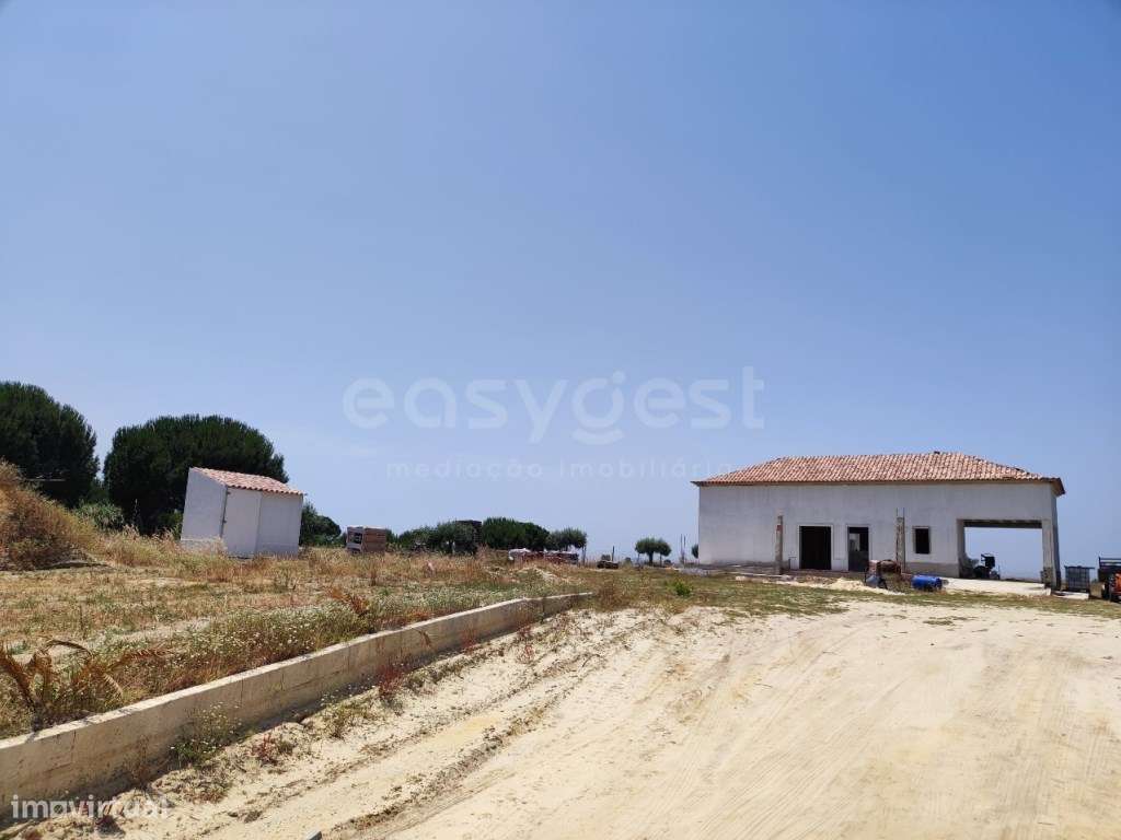 Moradia térrea em fase de construção situada em Fernão Pó - Grande imagem: 5/21