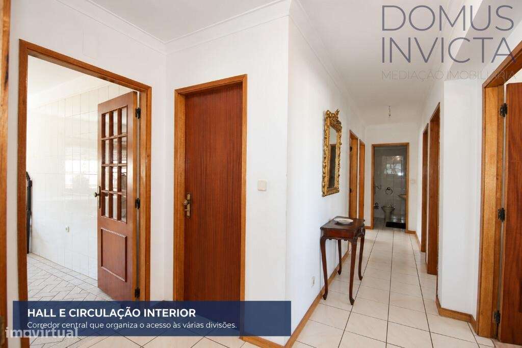 T3 com varanda, garagem e vista para o Castelo | Av. Cidade de Zamora-14