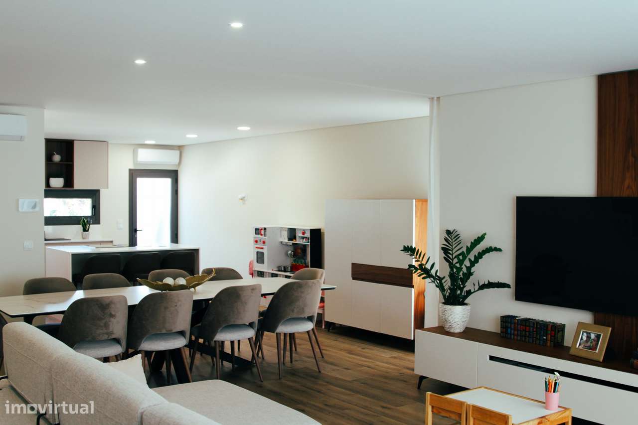 Moradia Exclusiva com Piscina- Pronta a Habitar-4