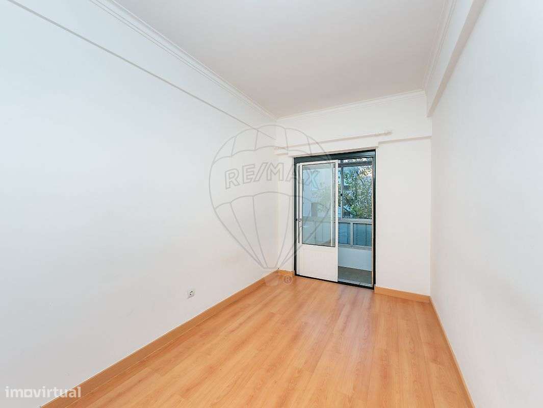 Apartamento T2 remodelado- Penha de França-10