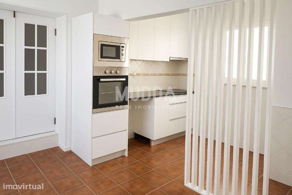 Moradia Térrea Renovada com 2 Quartos + 2 Escritório e Excelente Expos - Grande imagem: 3/13