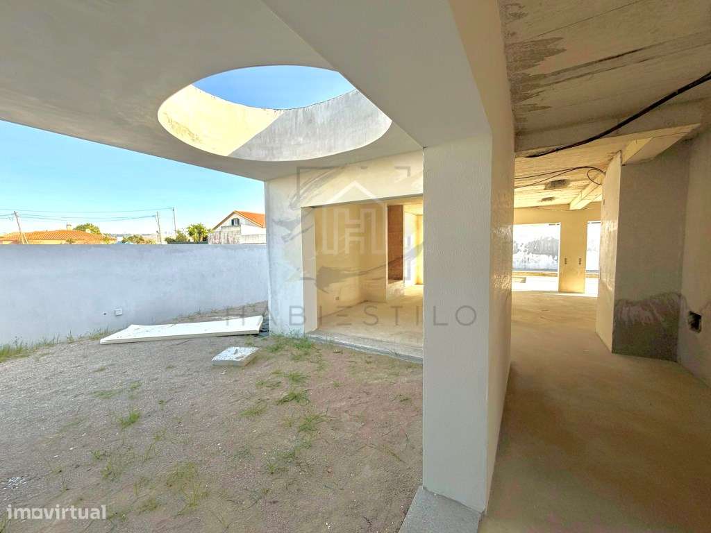 Moradia nova com excelentes áreas-11