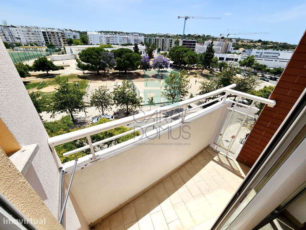 Espaçoso apartamento T3, com parqueamento, junto centro de Loulé, A...-41