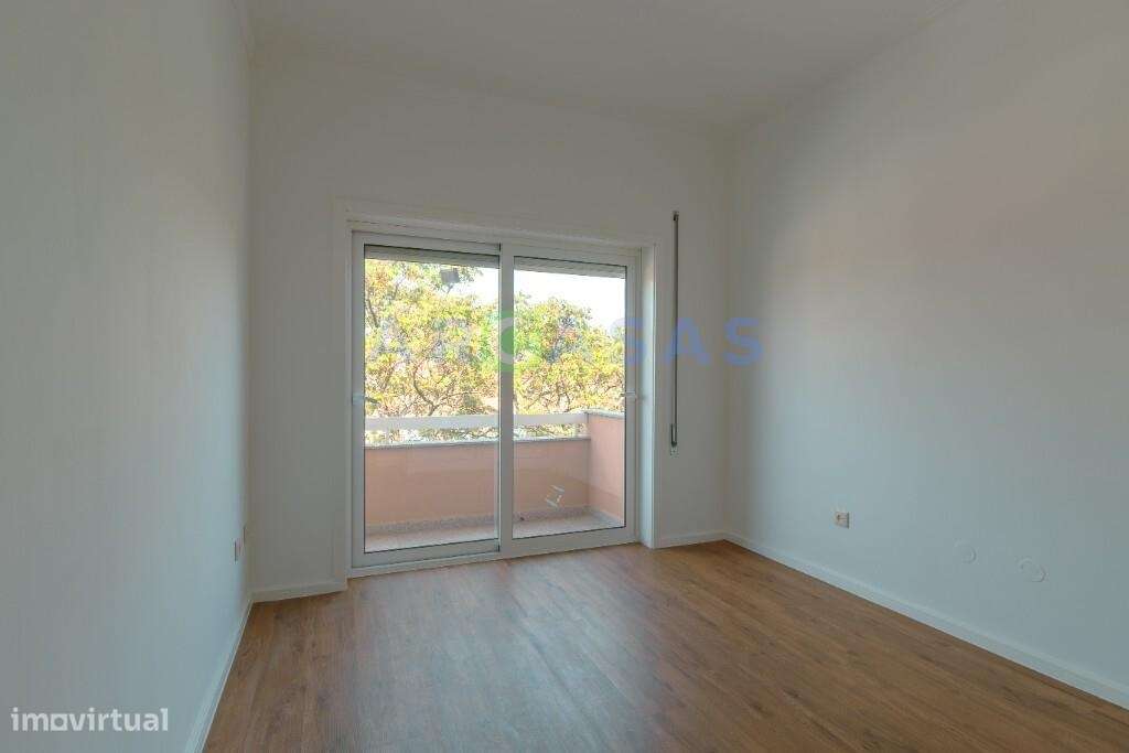 Apartamento T3 com garagem e varandas em Águas Santas, Maia-17