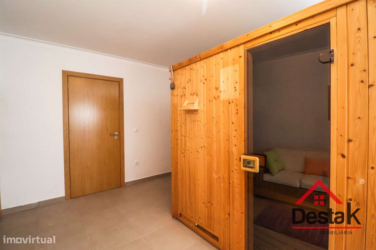 Fantástica Moradia isolada V4 em Lordosa, Viseu-43