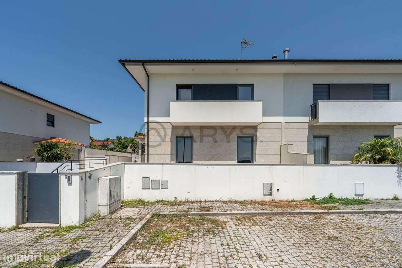 Moradia Geminada T3 em Alvito (S. Martinho), Barcelos-34