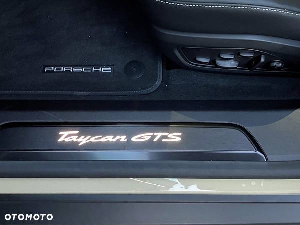 Porsche Taycan - 15