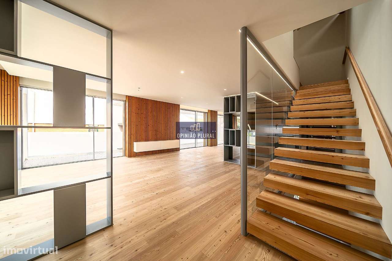 Espaçosa Moradia T4 com Escritório e Piscina - Pronta a Habitar-9