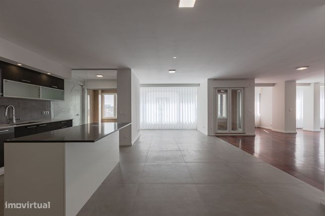 Apartamento T4 com Varanda de 31m2 e vista mar em Matosinhos-7