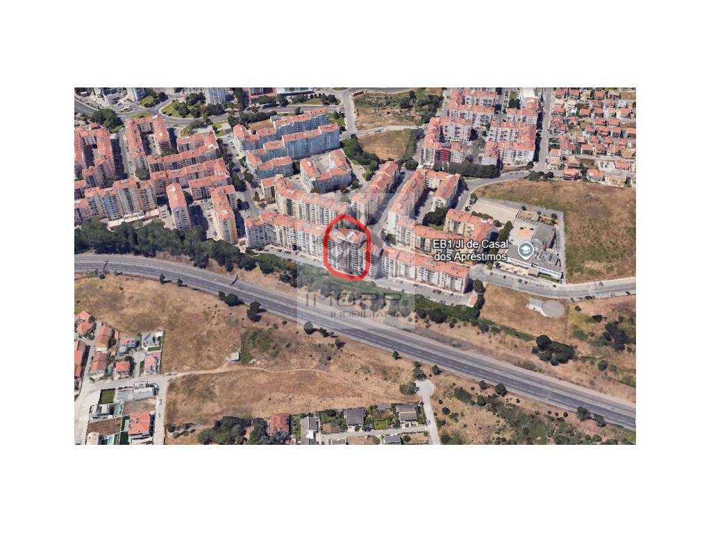 Fabuloso T4 na Radial em Odivelas com estacionamento!-51