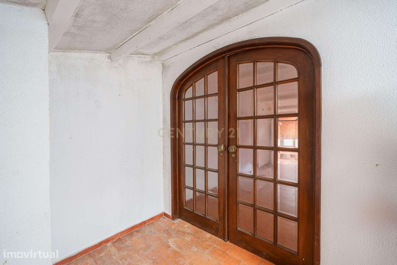 Oportunidade: Moradia com Potencial de Reabilitação em Zona Histórica-19