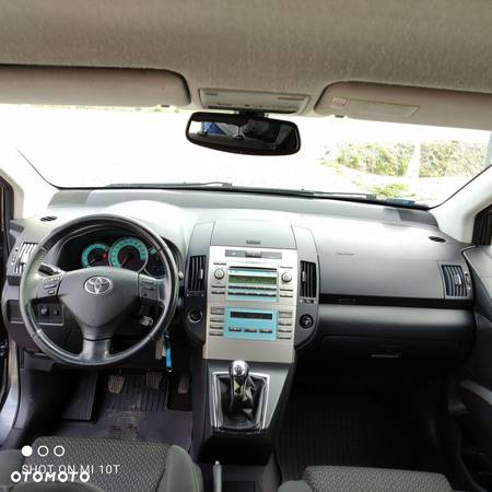 Toyota Corolla Verso - 23