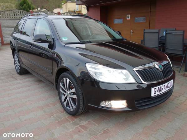 Skoda Octavia Combi 2.0 TDI DPF DSG Elegance - 1