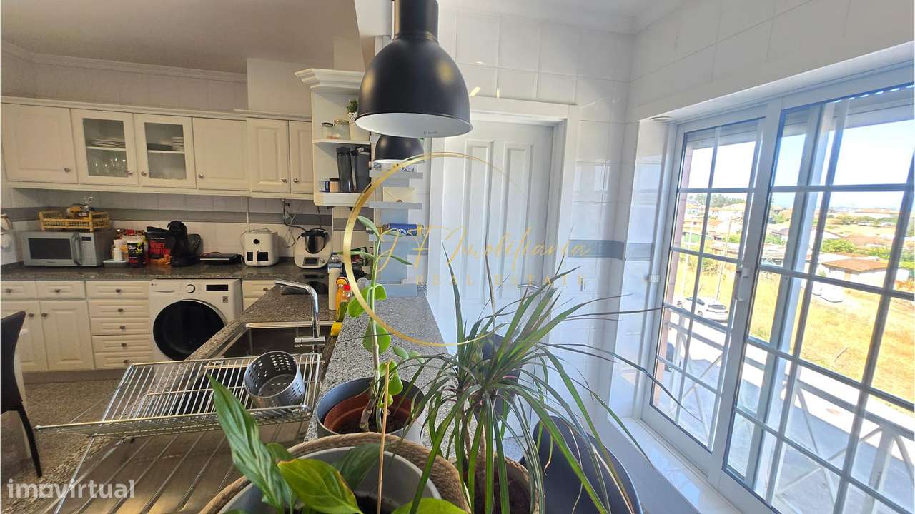 Apartamento T2 em Azurva com garagem-3