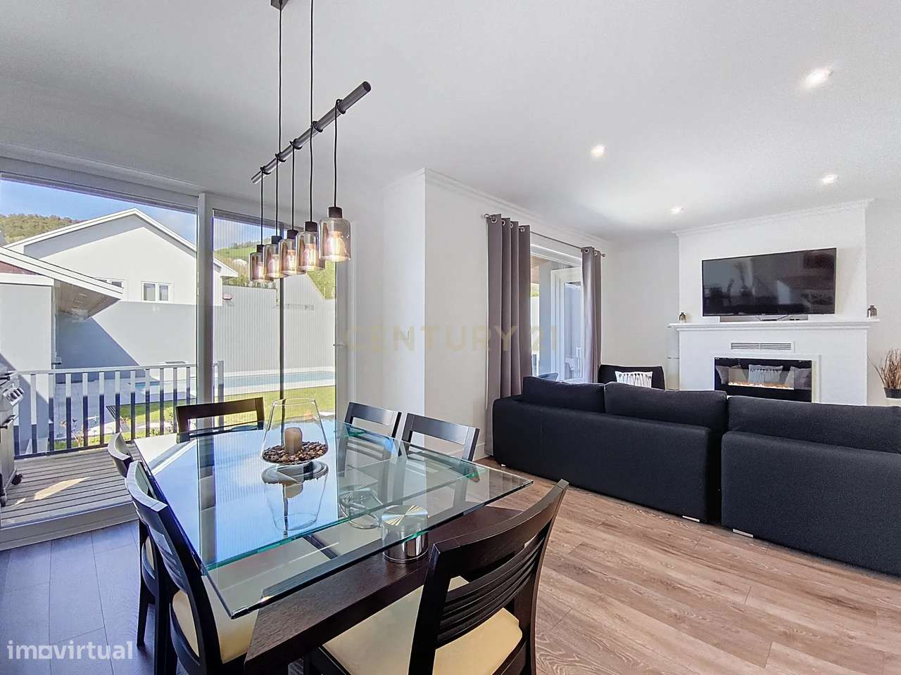 Moradia Moderna com Piscina + Apartamento Independente | Construção 20-16