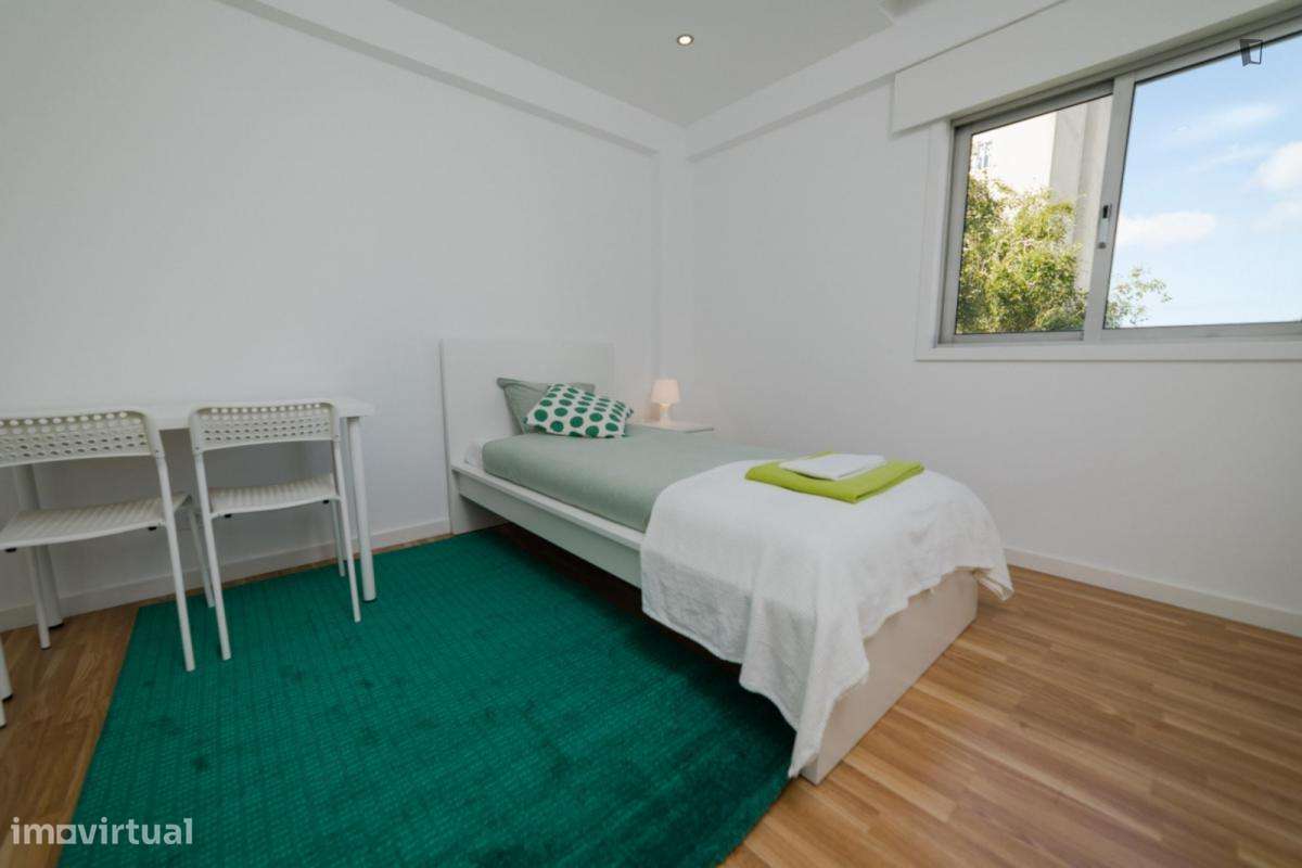 Quarto - localizado em Paranhos Porto - Grande imagem: 5/20