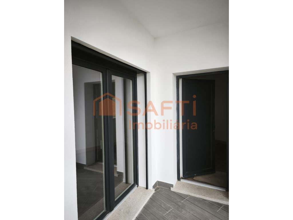 Moradia isolada composta por dois pisos. PISCINA e perto do MAR - Grande imagem: 5/55