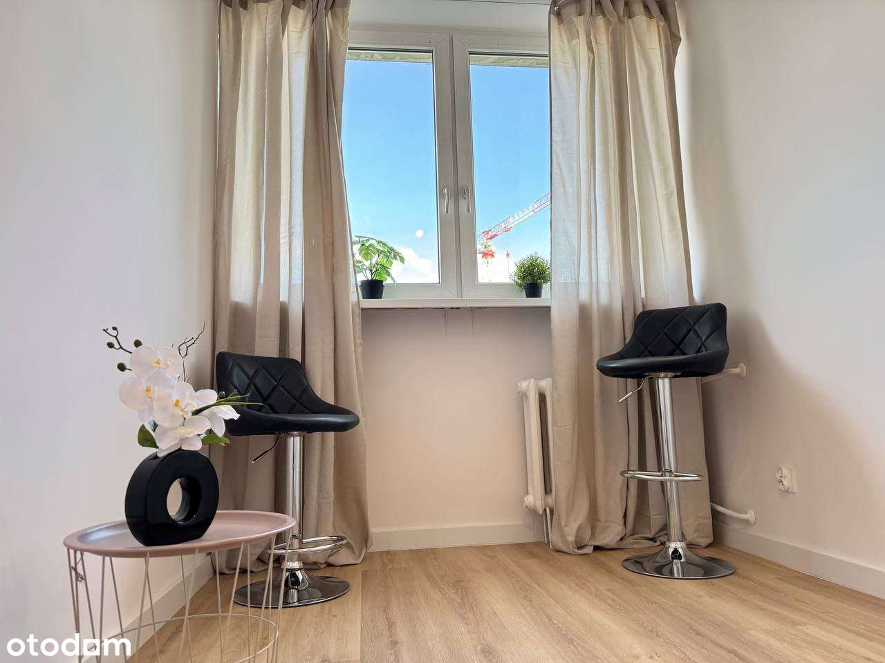 2-pokojowe mieszkanie - po remoncie - obok Sky Tower - PL,UA,RU,ENG-12