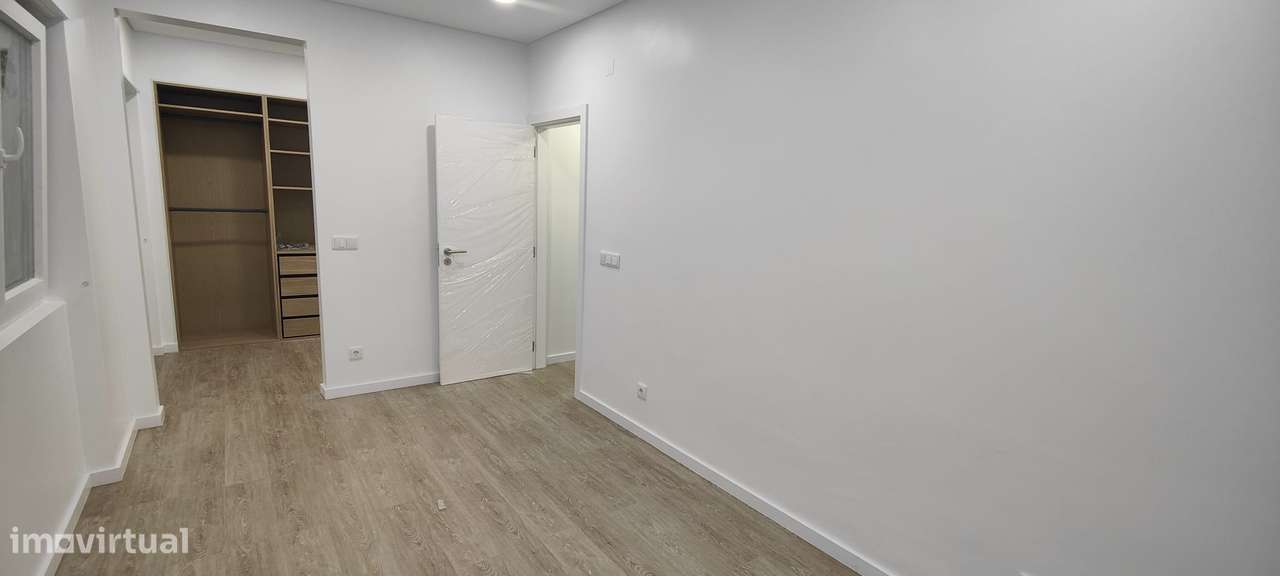 T-2 TOTALMENTE RENOVADO E EQUIPADO COM SUÍTE E CLOSET - RESERVADO --23