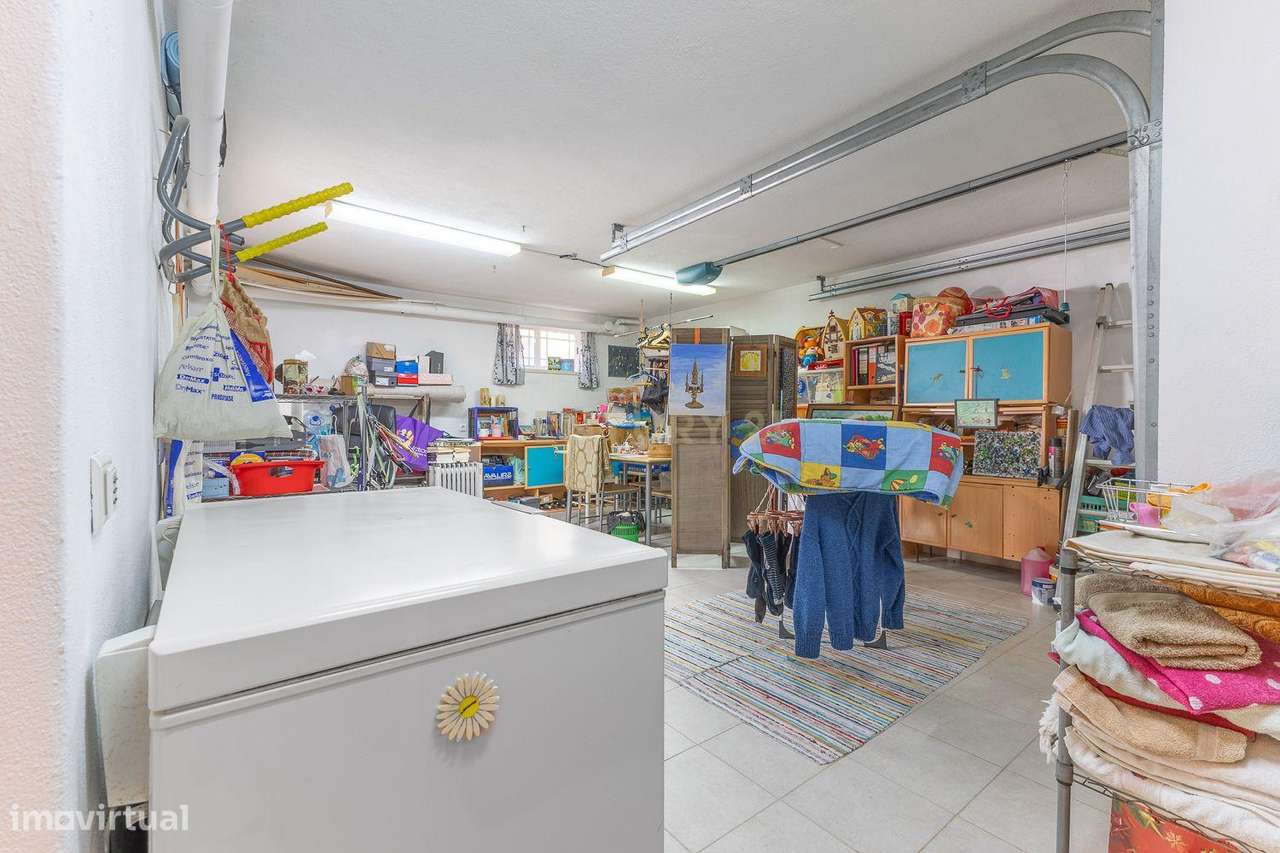 Moradia em Banda T4 | 3 Pisos | Aldeia de Paio Pires 490.000 € | 249 m-33