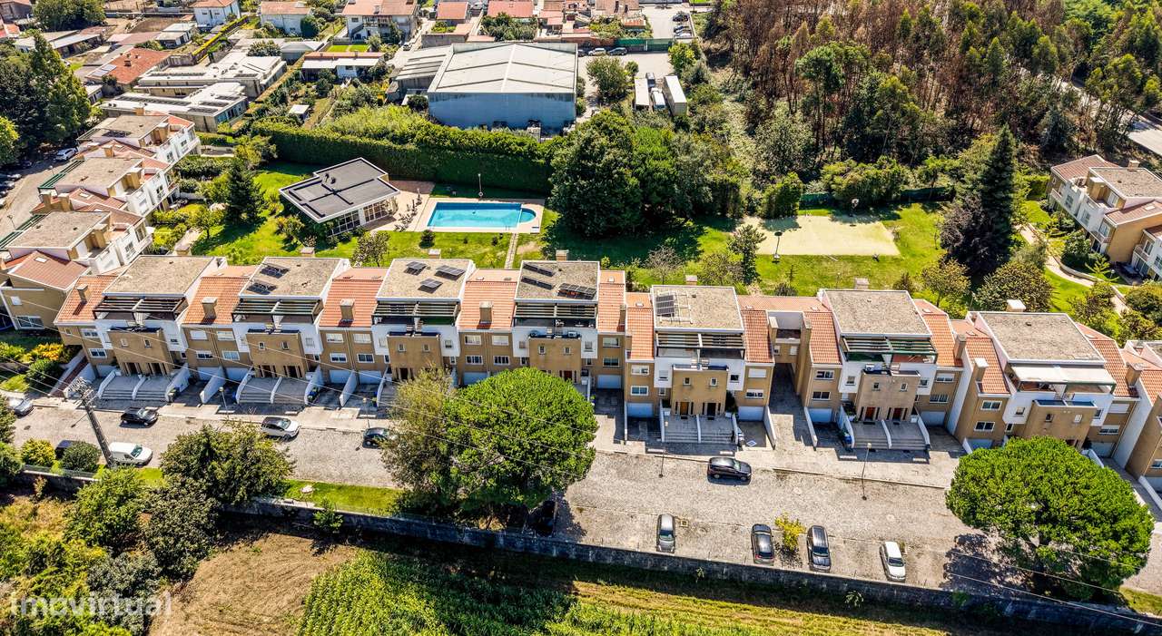 Magnifica Moradia T4 - Aldeamento privado com duas piscinas na Maia-52