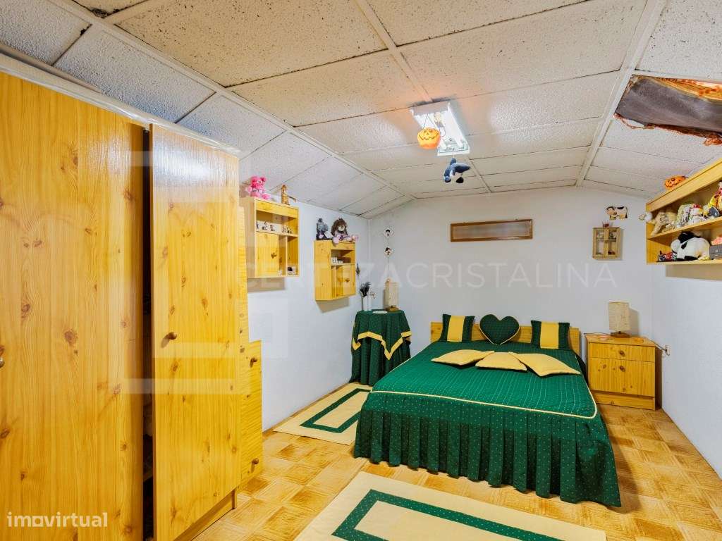 Moradia T3 com lareira, Garagem sótão e logradouro no Barreiro-18