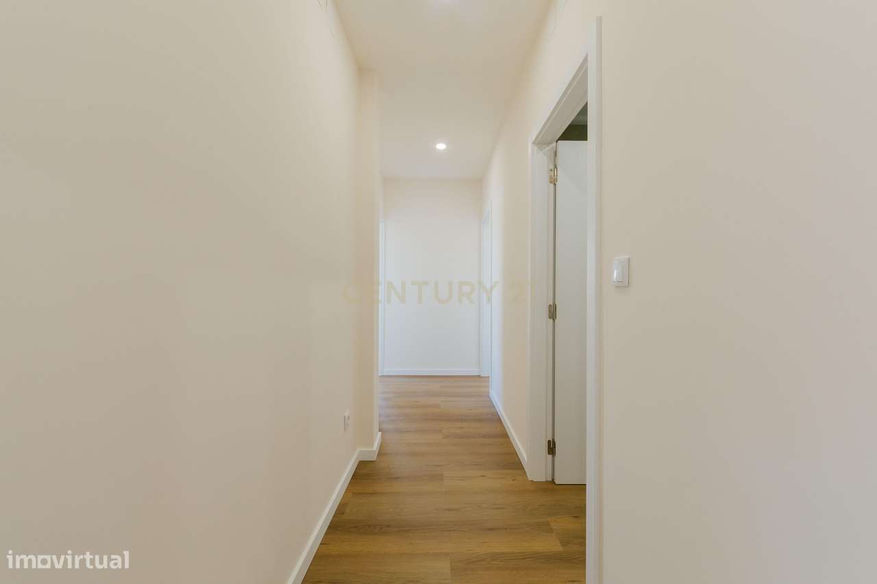 Apartamento T3 moderno e espaçoso no coração do Pinhal Novo-24