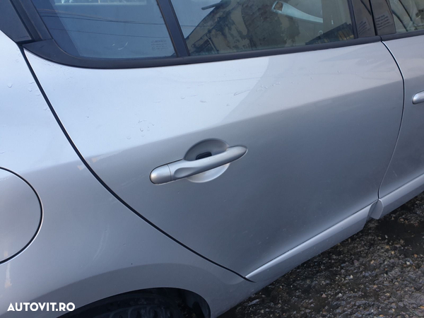 Bandou Ornament Plastic Inferior de pe Usa Portiera Dreapta Spate Renault Megane 3 Hatchback 2008 - 2015 Culoare Ted69 [C3392] - 3