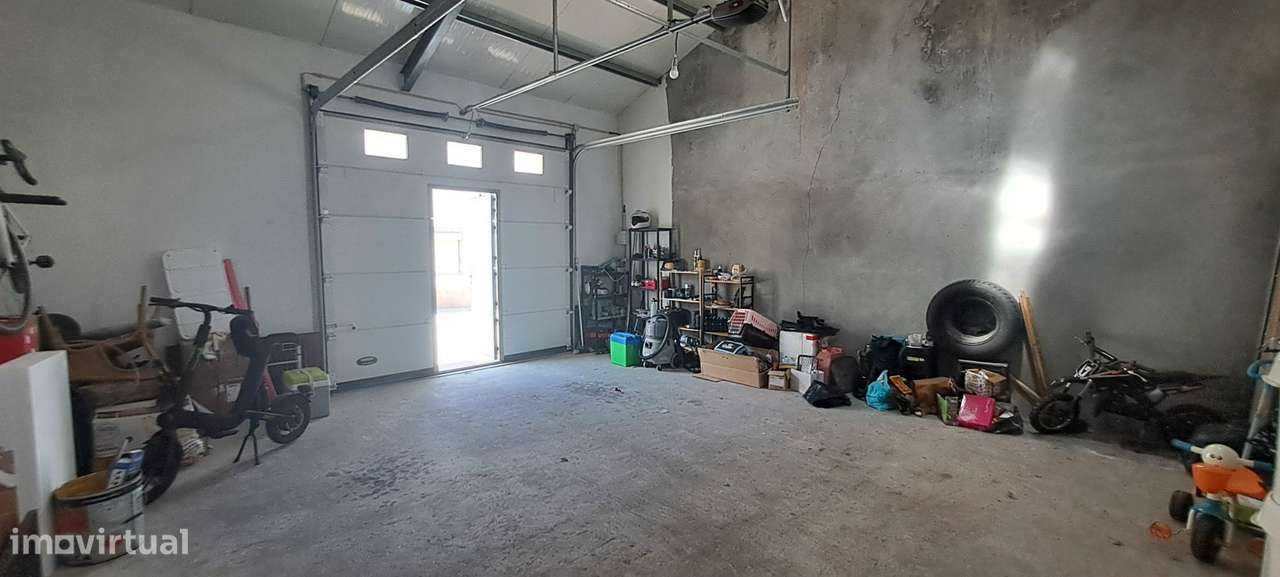 Moradia Rústica em fase de acabamento, com garagem, em Sendim-7