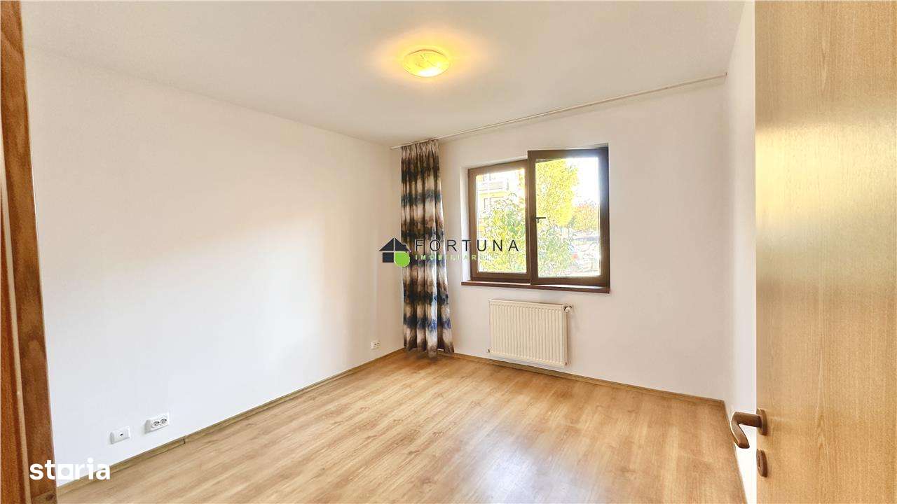 Ocazie !! Apartament 2camere decomandat + parcare zona Mall Coresi-5