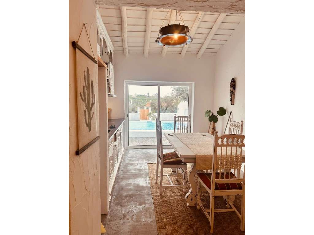 Moradia T2, inserida em lote com 1125 m2 com piscina, em Santiago M...-11