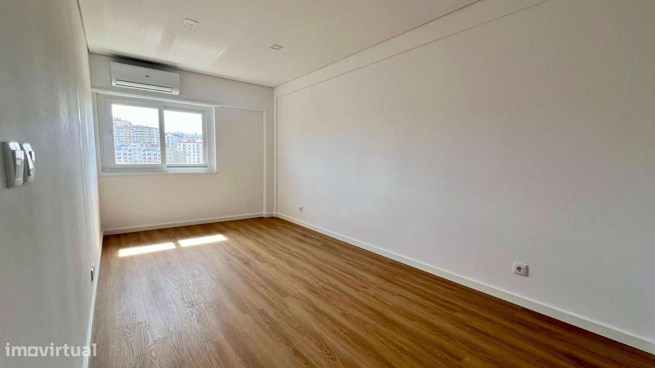 Apartamento T3+1 Duplex | 154 m² | Totalmente Remodelado | Queluz-14